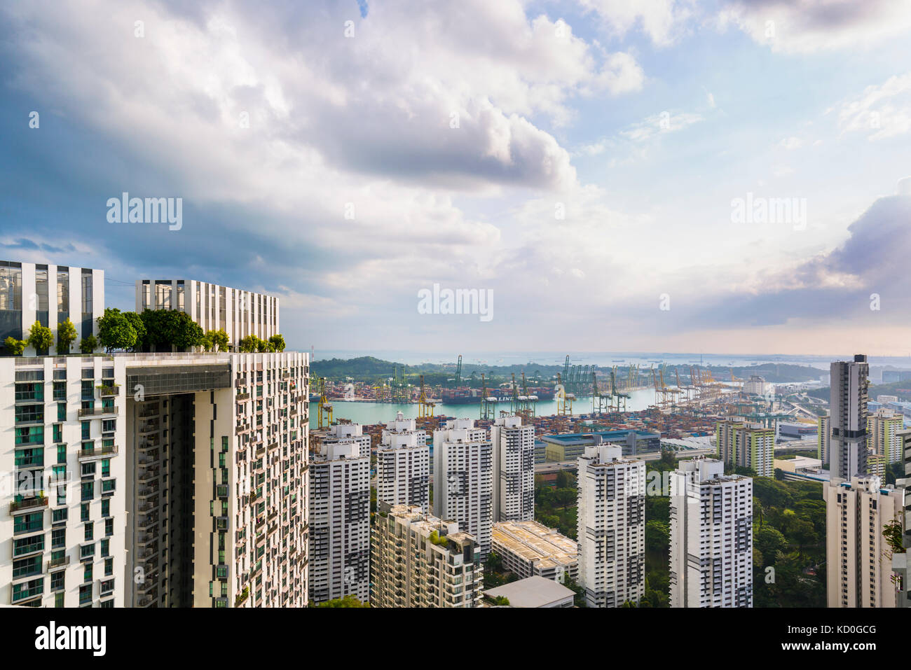 Erhöhte Stadtbild mit Wohnung im Außenbereich und Küste, Singapur, Südostasien Stockfoto