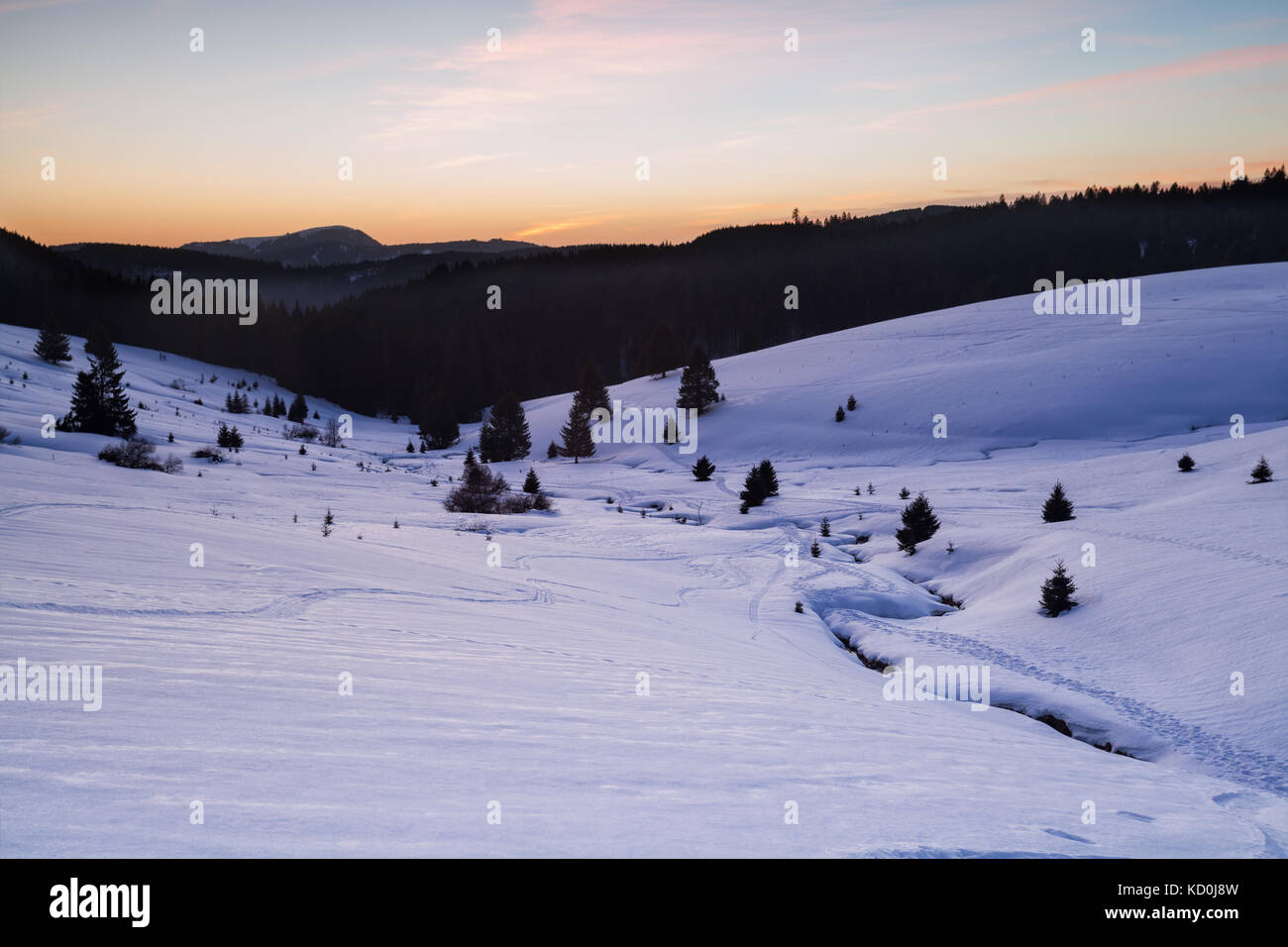 Schneebedeckte Berge in der Abenddämmerung, Deutschland Stockfoto