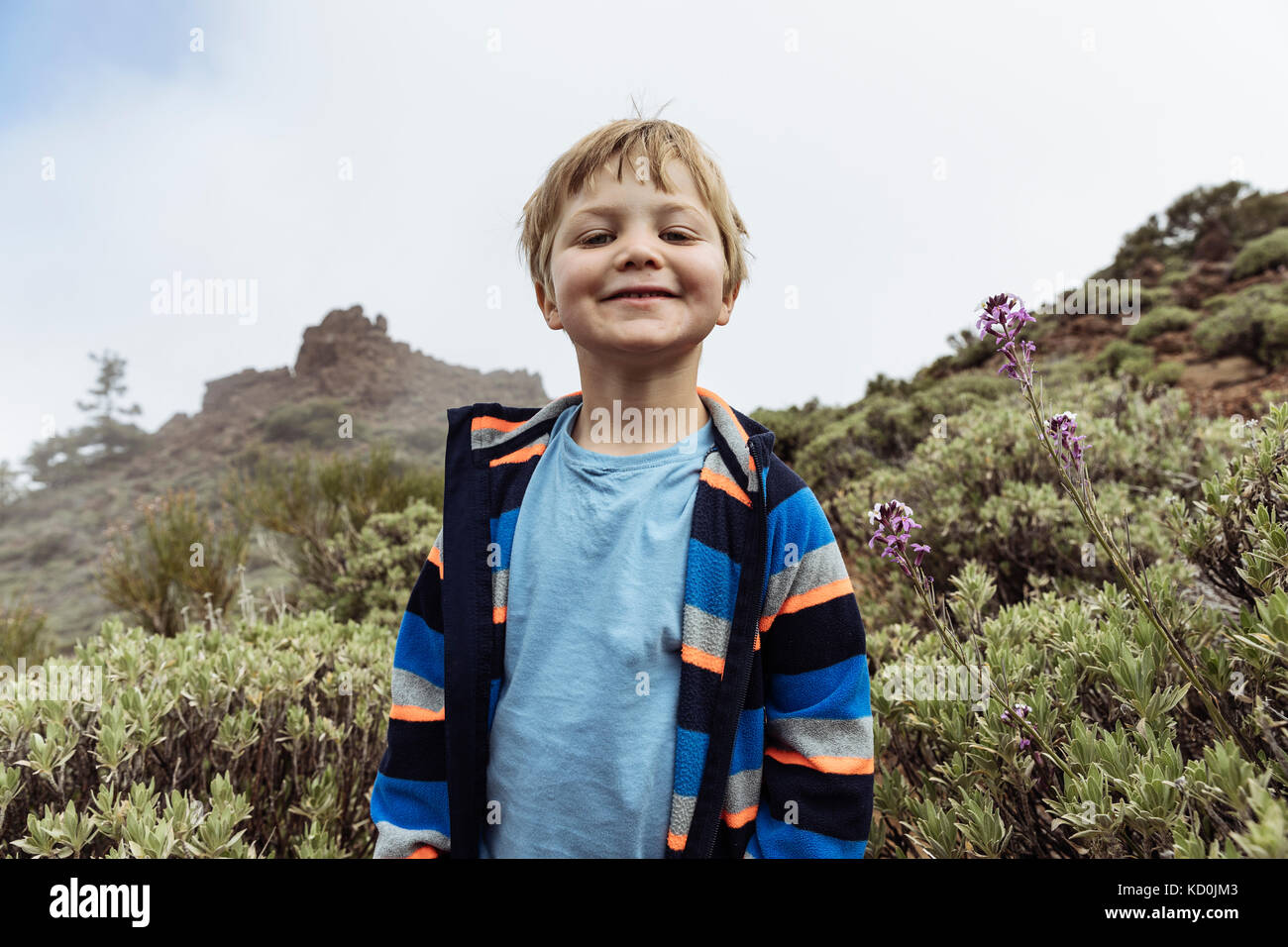 Portrait von cute Boy auf den Teide, Teneriffa, kanarische Inseln Stockfoto