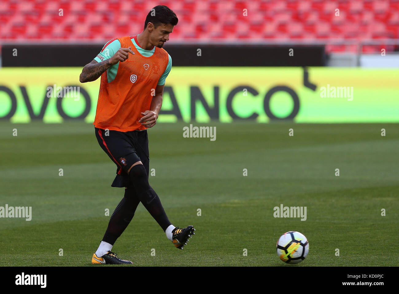 Lissabon, Portugal. 08 Okt, 2017. Portugal "s Verteidiger jose Fonte in Aktion während der nationalen Team Training vor dem Spiel zwischen Portugal und der Schweiz zu Lus Stadion in Lissabon am 8. Oktober 2017. (Credit: Bruno Barros/alamy leben Nachrichten Stockfoto