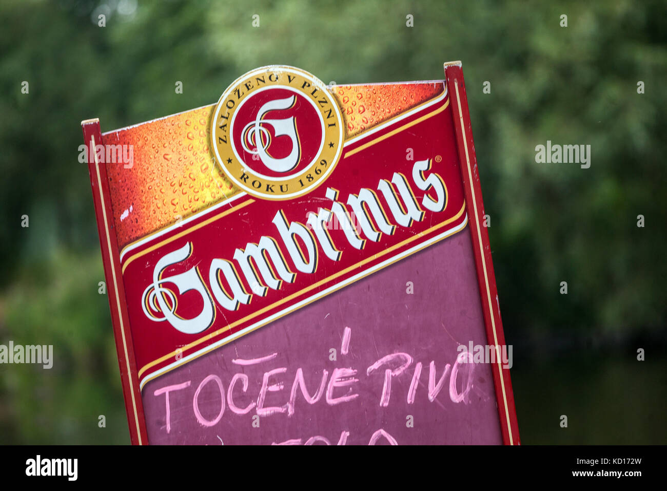 Gambrinus Bierlogo, tschechische Biermarke, Logo auf der Bannerschildertafel Stockfoto