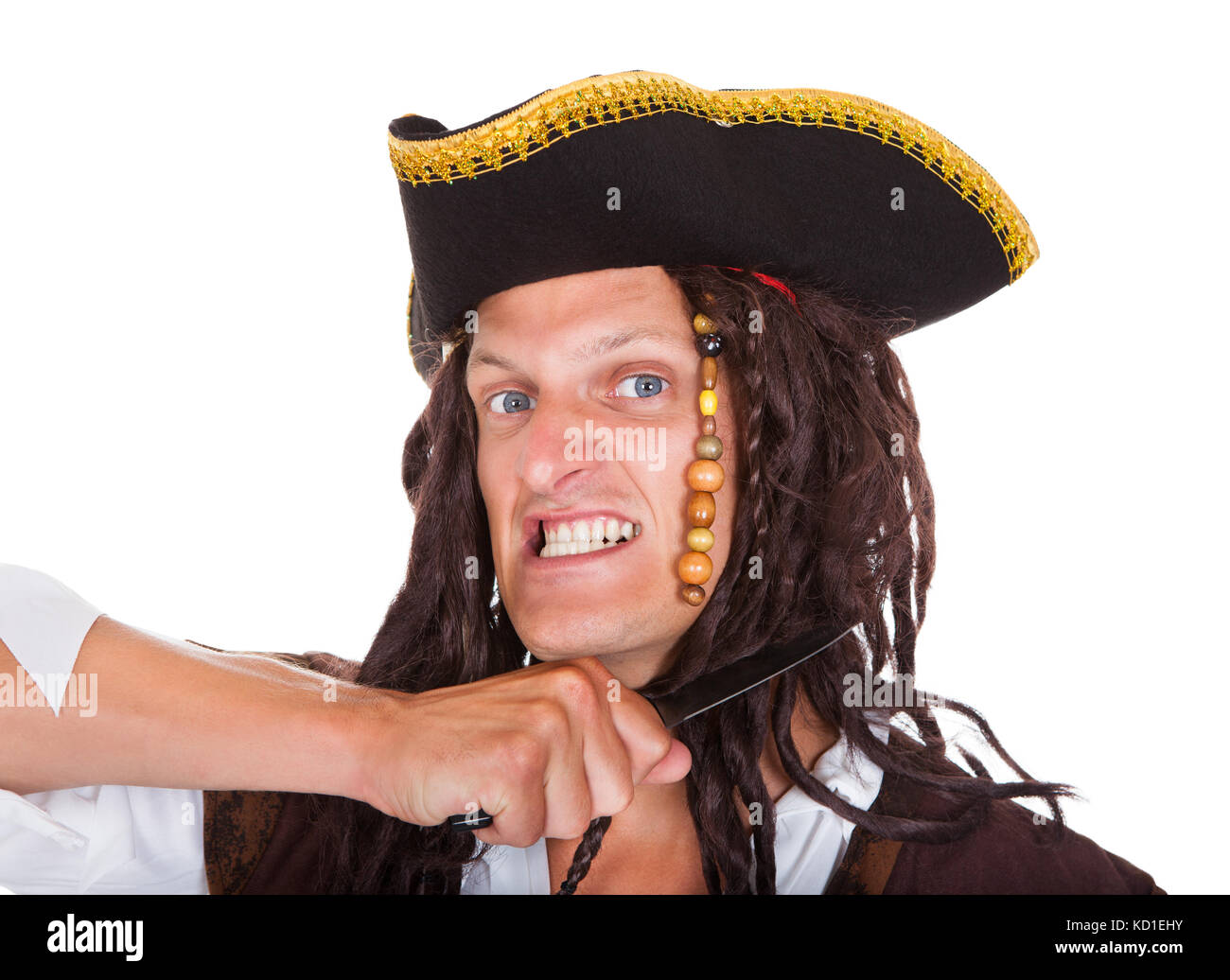 Angry pirate Holding Messer an den Hals auf weißem Hintergrund Stockfoto