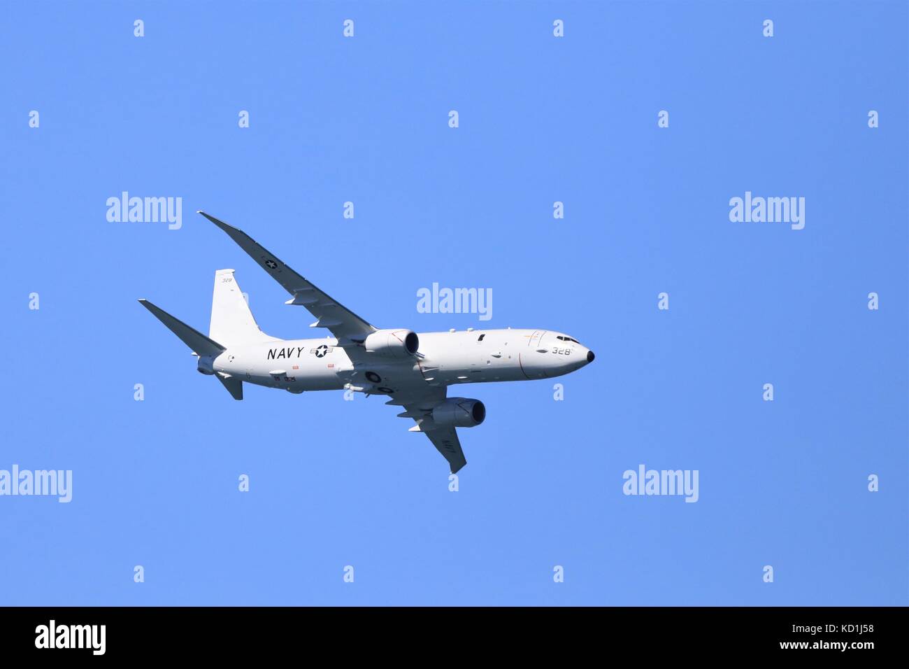 Die Boeing P-8 Poseidon Marine Flugzeug fliegt in San Francisco Fleet Week Airshow Stockfoto