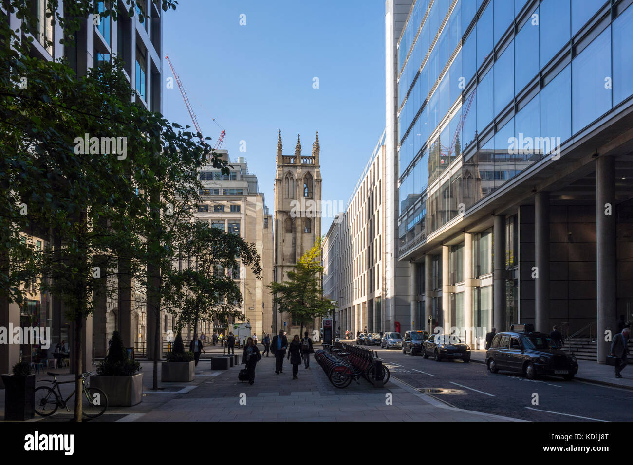 Kirche St. Alban Turm von Christopher Wren gesehen von Wood Street, London, UK Stockfoto