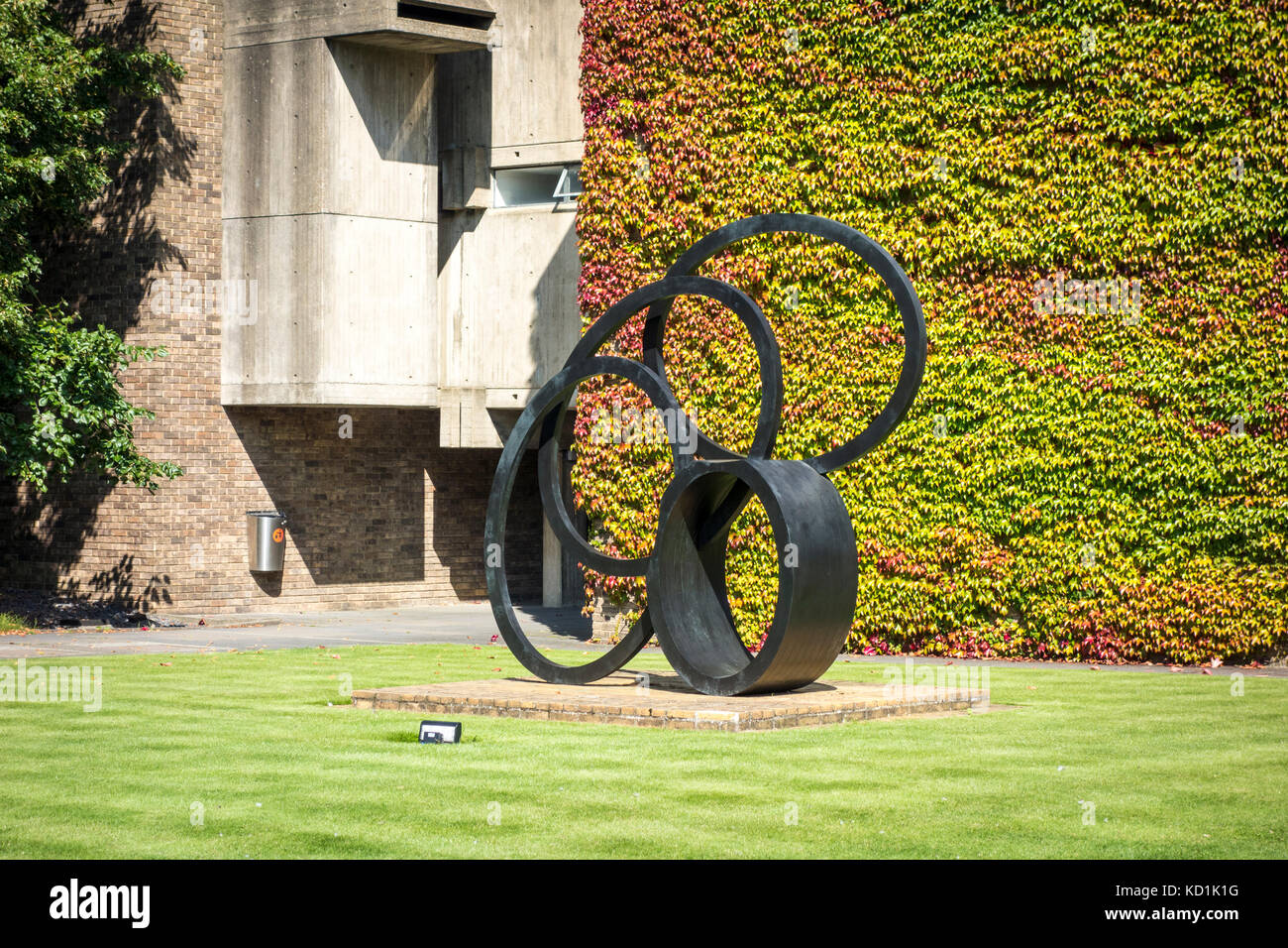 Skulptur von Nigel Hall, Churchill College, Universität Cambridge, UK Stockfoto