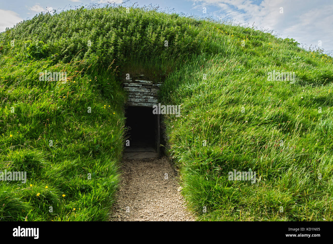 Der Eingang zum Cuween Hill Kammhaus. Orkney Mainland, Schottland, Großbritannien. Stockfoto
