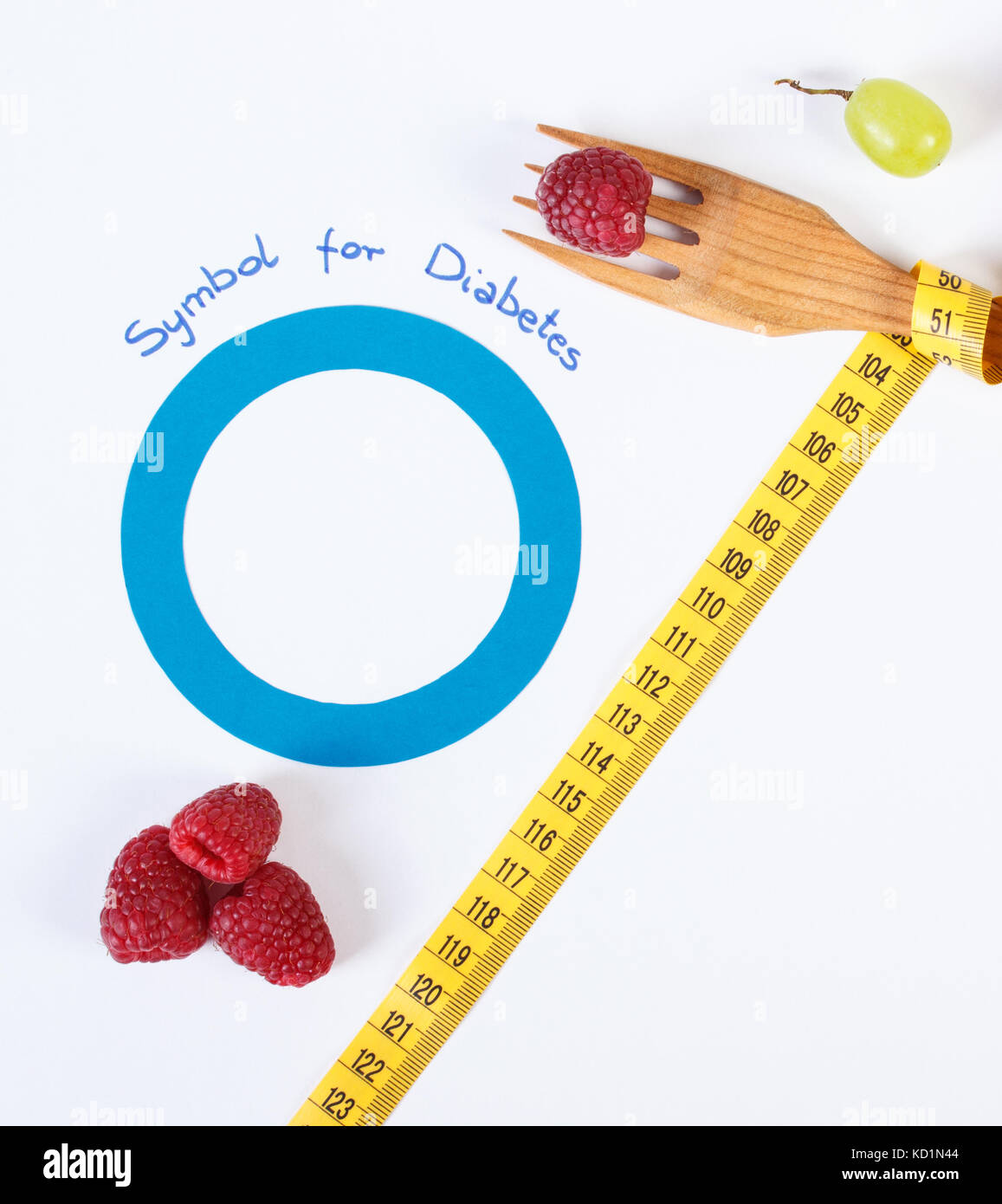 Frische reife Früchte mit Maßband und Blü Circle Papier, Konzept der Schlankheits- und Symbol der Welt diabetes Tag Stockfoto