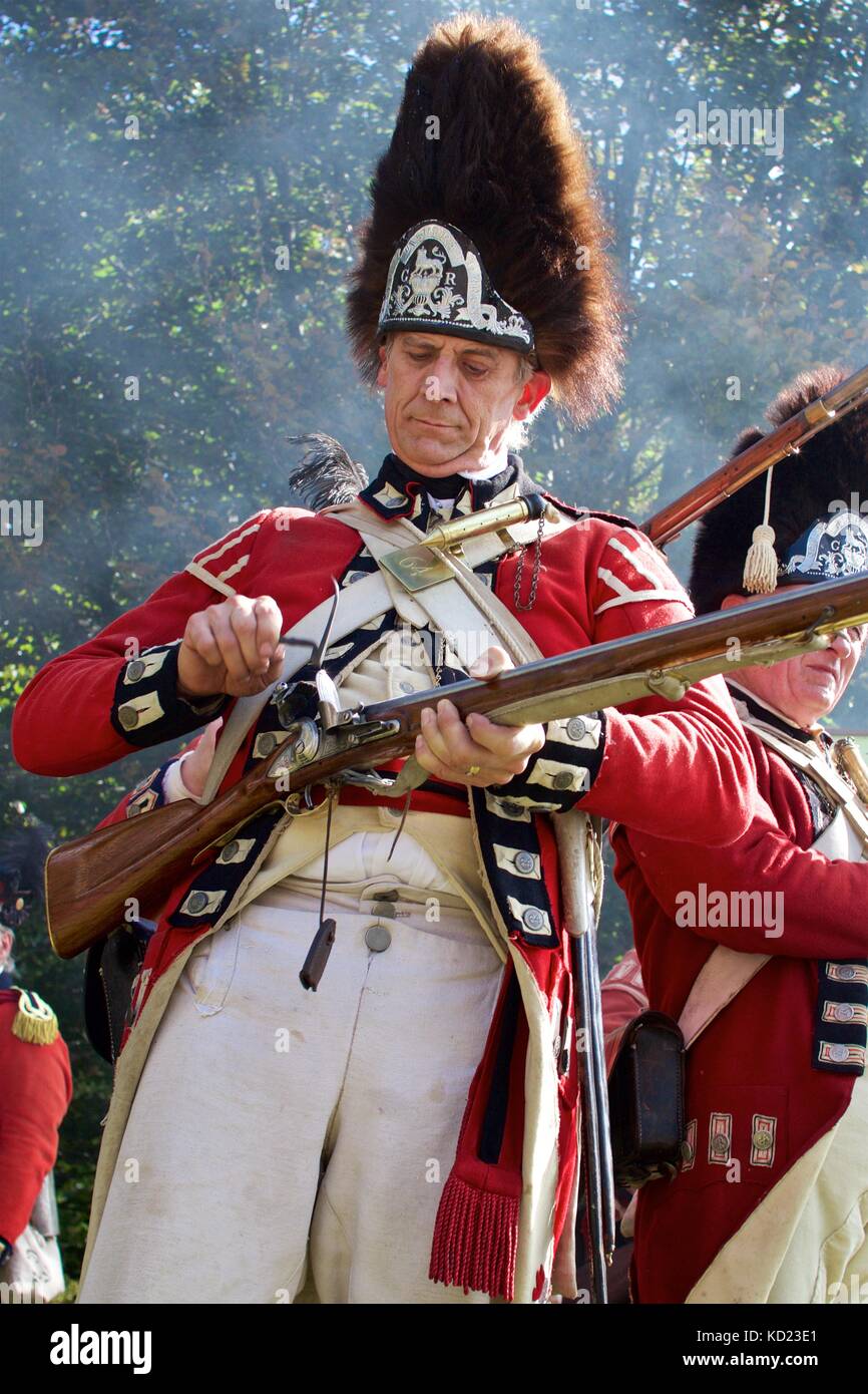 Philadelphia, PA, USA - Oktober 7, 2017: Revolutionäre Krieg Re-enactors Teil in der 240. Jahrestag Nachstellung der Schlacht von Germantown. Stockfoto