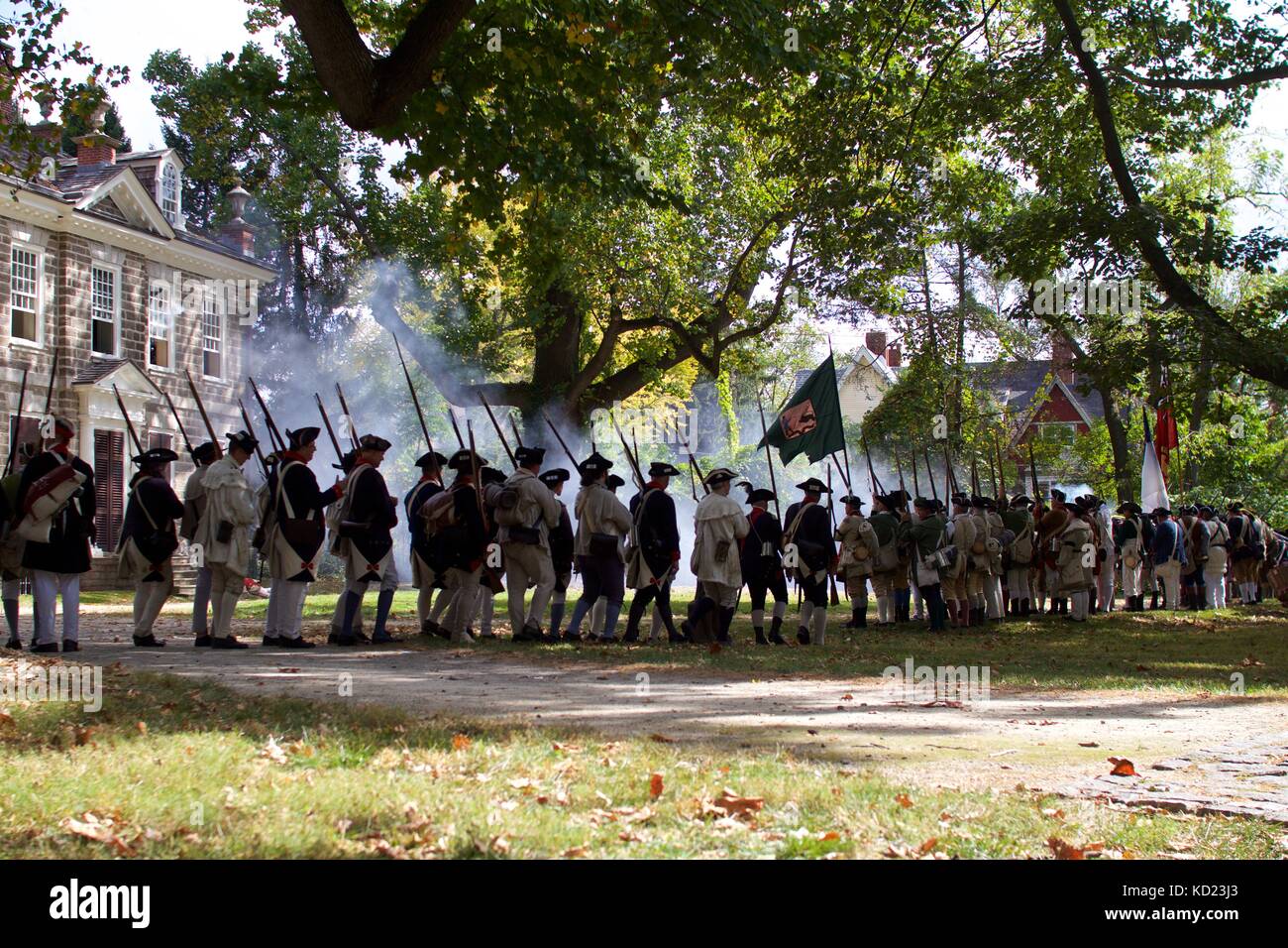 Philadelphia, PA, USA - Oktober 7, 2017: revolutionäre Krieg Re-enactors Teil in der 240. Jahrestag Nachstellung der Schlacht von Germantown. Stockfoto