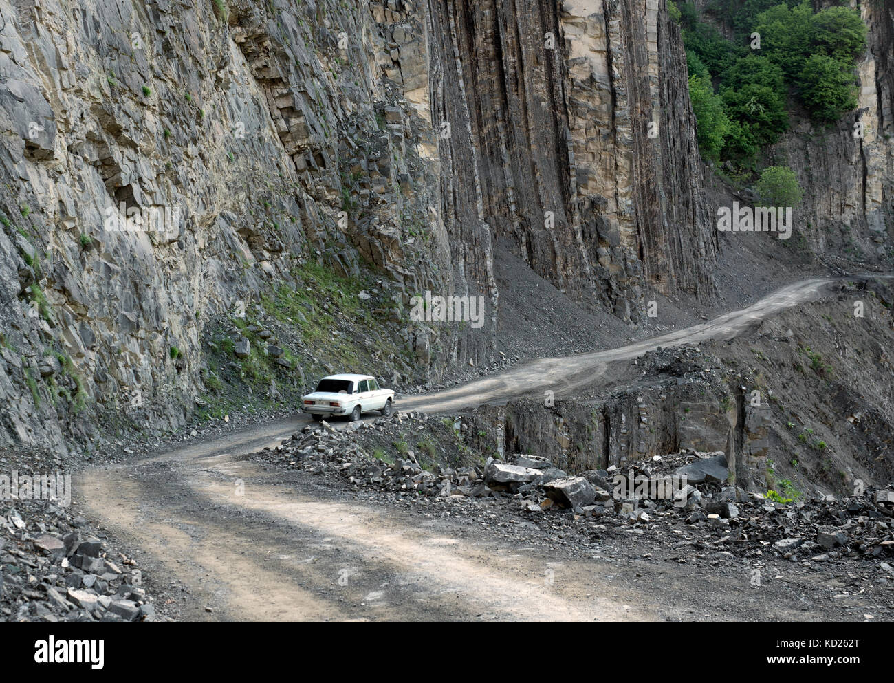 Straße von ismailly zu lahic führt durch eine Schlucht, Kaukasus, in Aserbaidschan Stockfoto