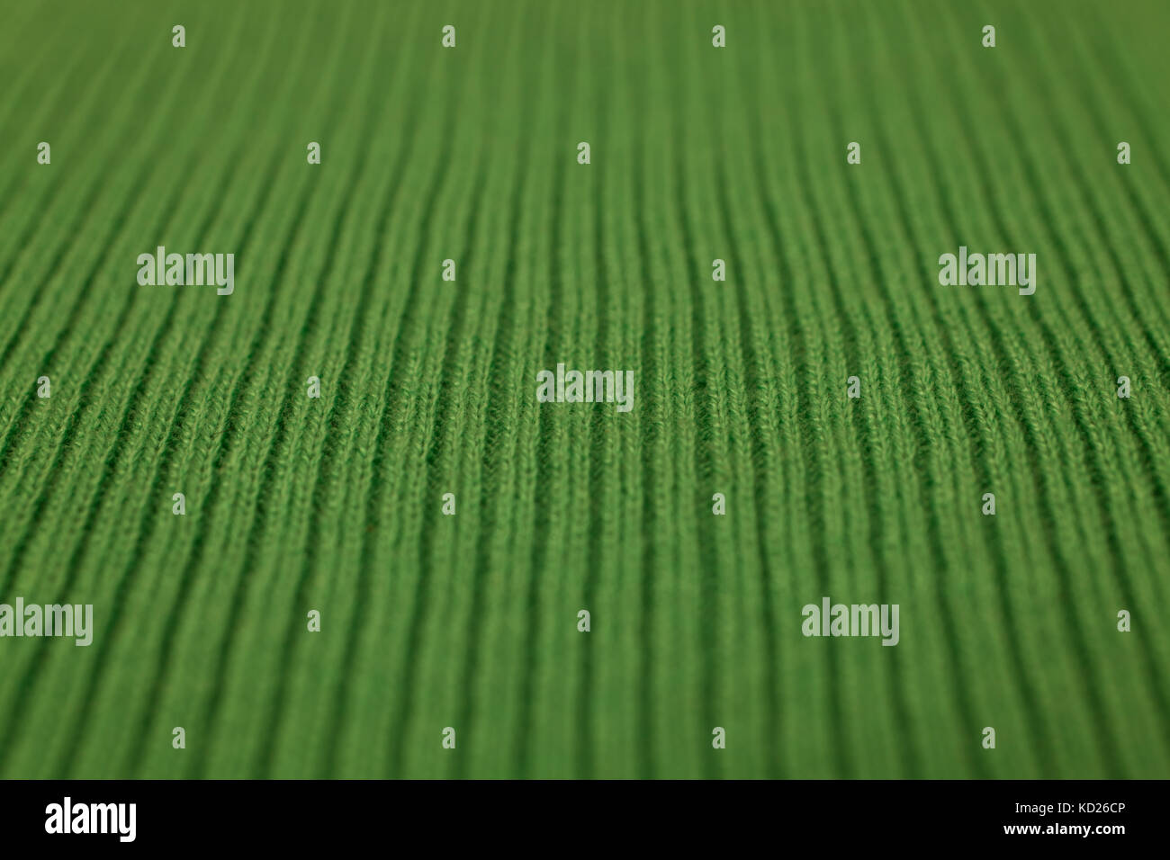 Textur aus grünem Stoff Makro. Eine Gewebeprobe Stockfoto