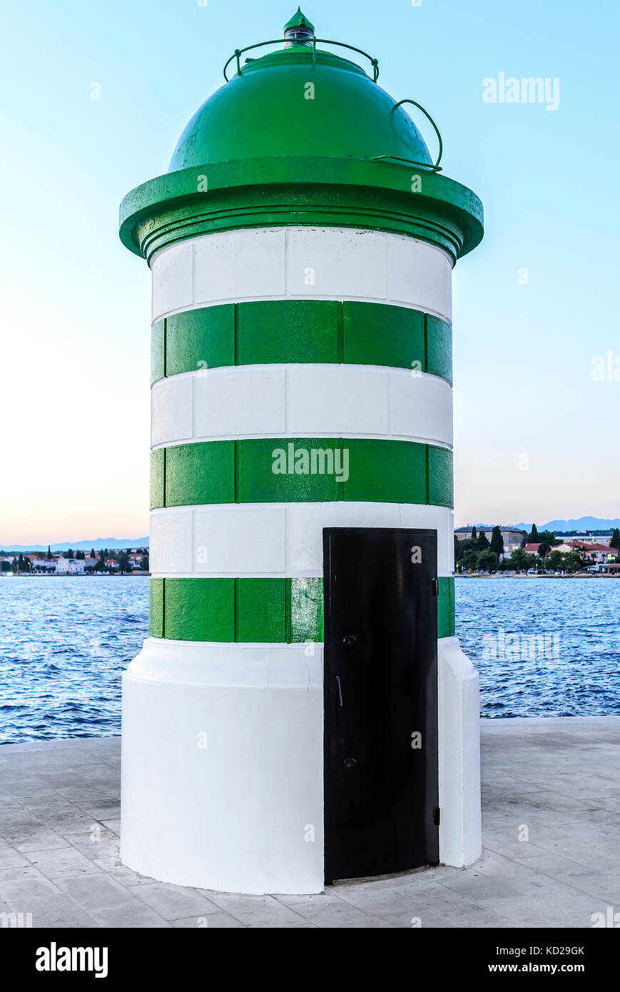 Leuchtturm an der Küste von Zadar, Kroatien. Stockfoto