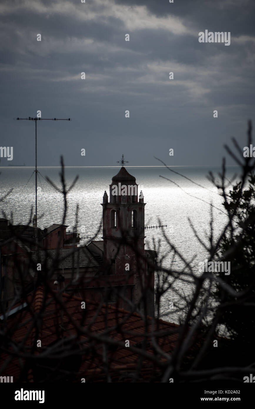 Glockenturm in Tellaro Stockfoto