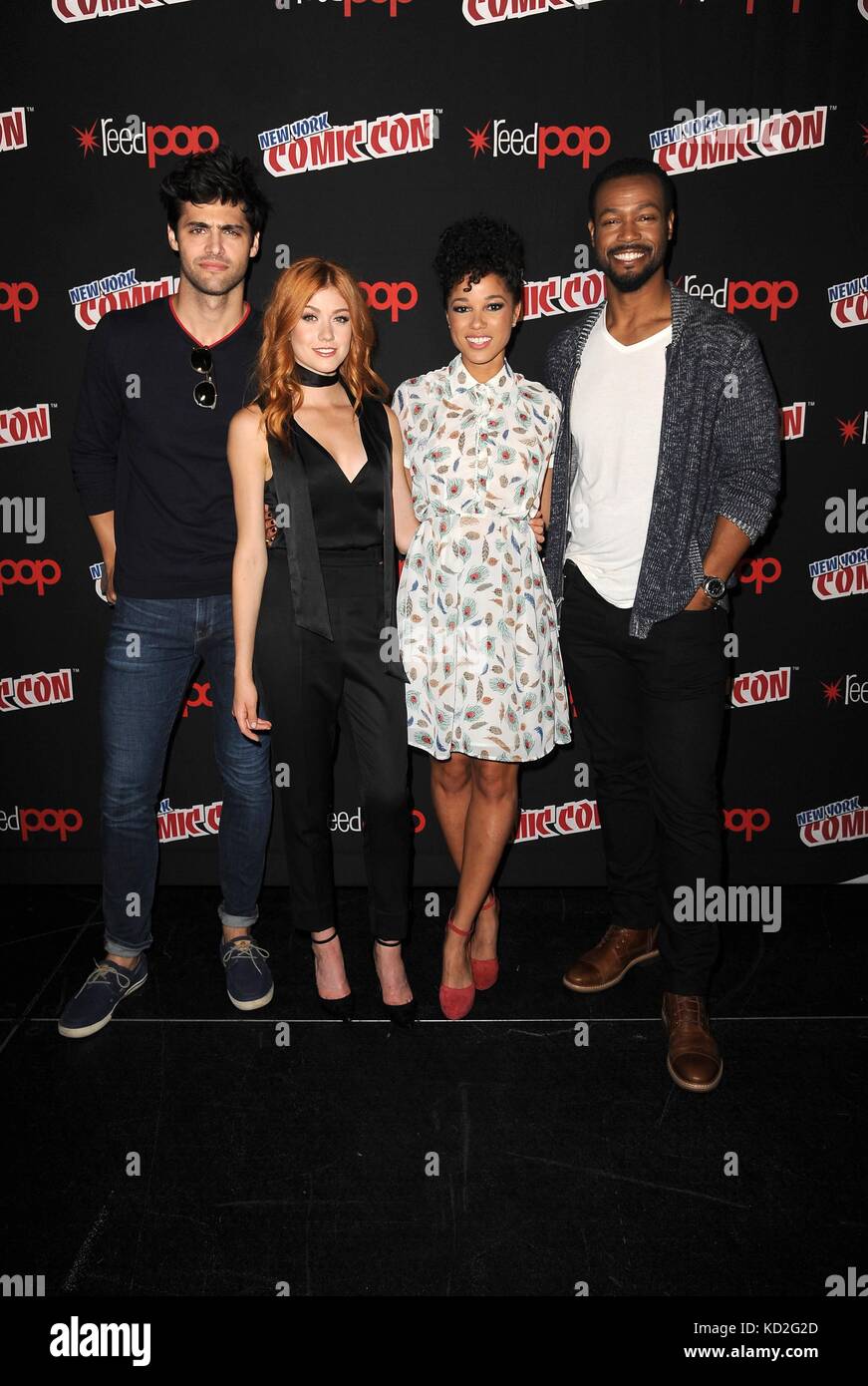 At Arrivals for Freeforms BEYOND Panel Discussion - New York Comic Con 2017, New York, New York, 7. Oktober 2017. Foto: Kristin Callahan/Everett Collection Stockfoto