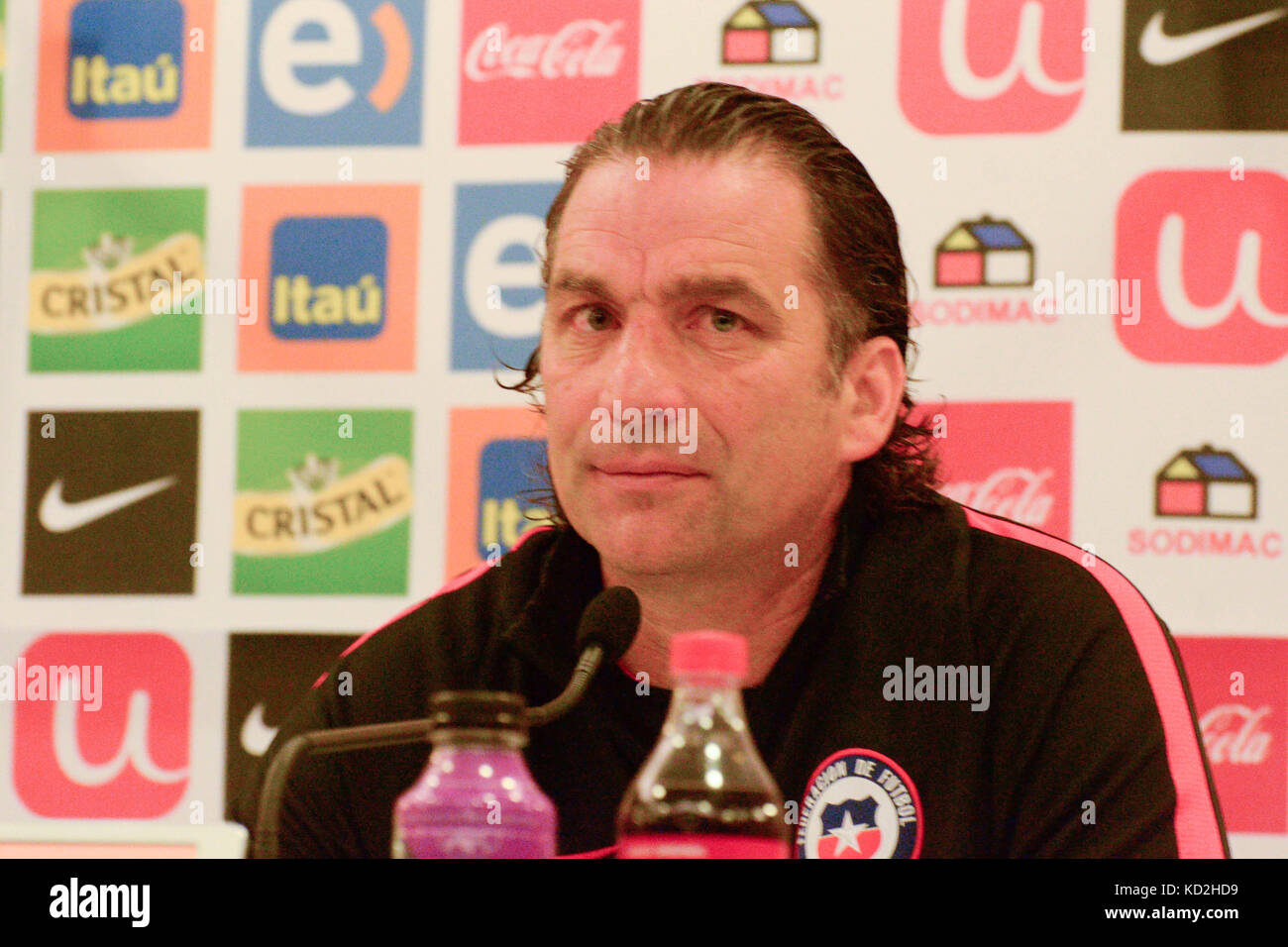 São PAULO, SP - 09.10.2017: COLETIVA DE IMPRENSA DE JUAN ANTONIO PIZZI - Chile-Trainer Juan Antonio Pizzi hält einen Tag vor dem Spiel zwischen Brasilien und Chile eine Pressekonferenz im Renaissance Hotel in Sao Paulo ab. (Foto: Caio Rocha/Fotoarena) Stockfoto