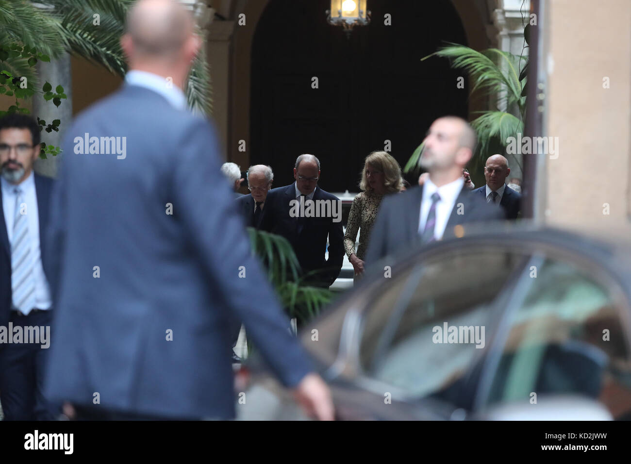 Prinz Albert von Monaco in Palermo für den Grad honoris causa, rund um die Stadt. Im Bild Fürst Albert II. von Monaco in Palermo zu Fuß durch die Straßen der Altstadt, im Palazzo gangi. 09/10/2017, Palermo, Italien Stockfoto