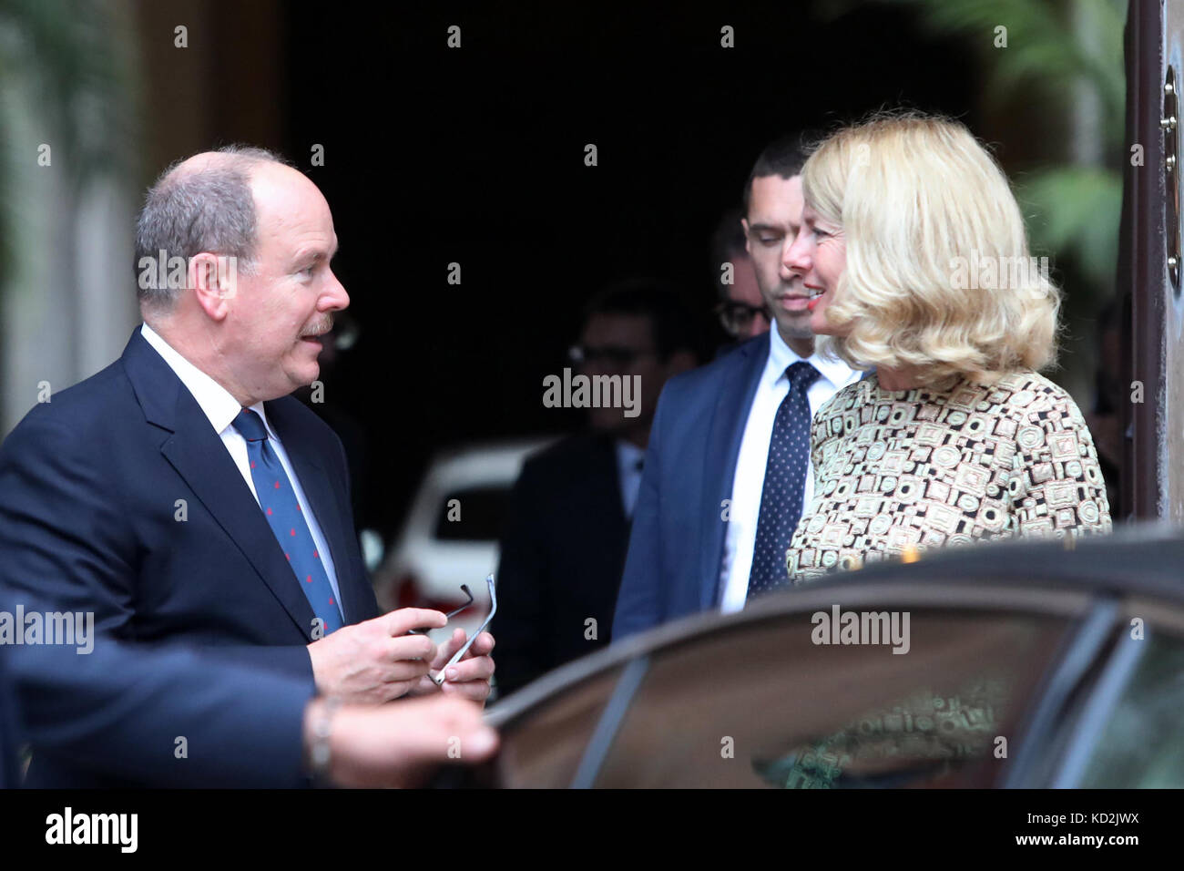 Prinz Albert von Monaco in Palermo für den Grad honoris causa, rund um die Stadt. Im Bild Fürst Albert II. von Monaco in Palermo zu Fuß durch die Straßen der Altstadt, im Palazzo gangi. 09/10/2017, Palermo, Italien Stockfoto