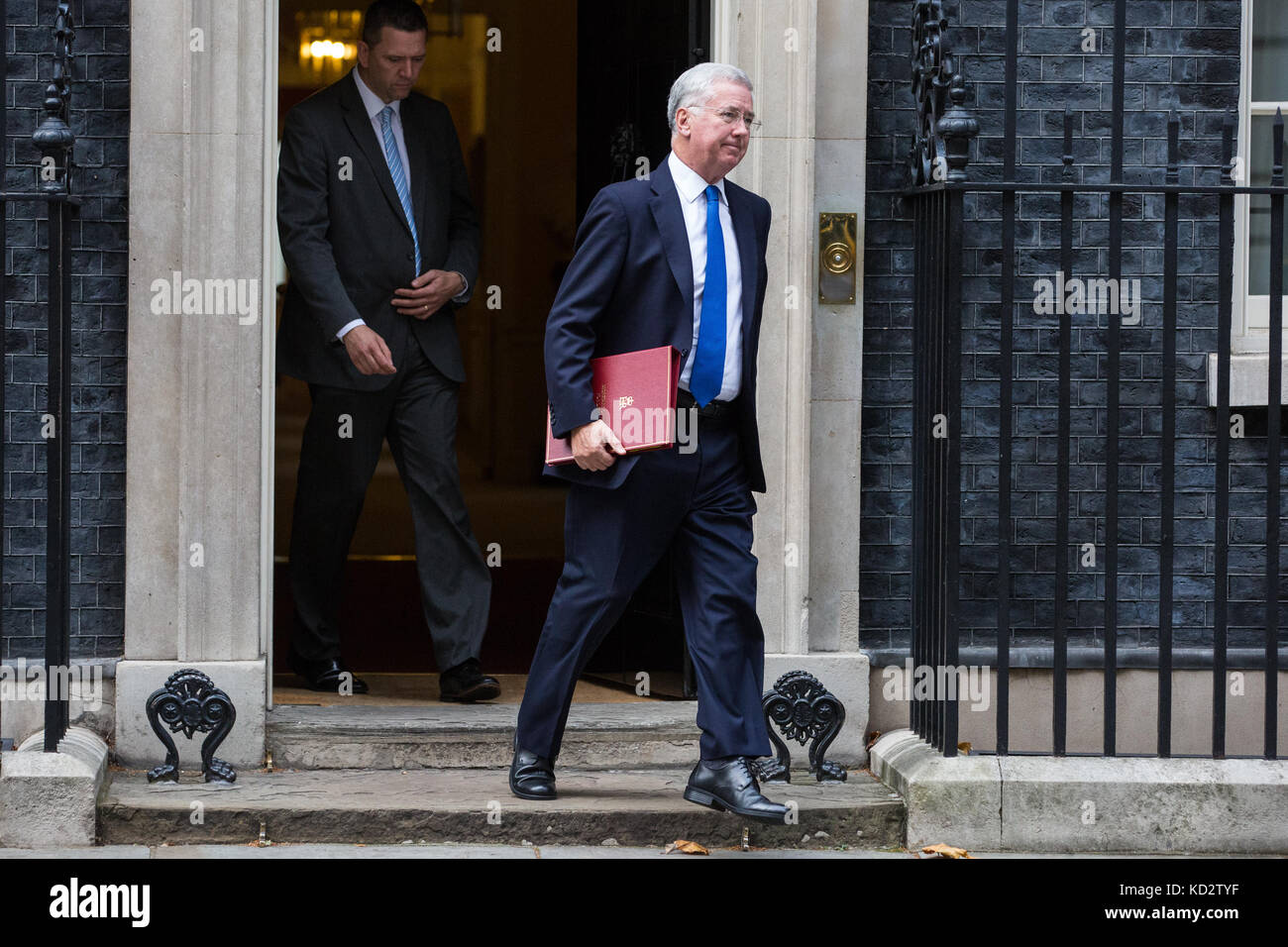 London, Großbritannien. 10 Okt, 2017. Sir Michael Fallon mp, Staatssekretär für Verteidigung, Blätter 10 Downing Street nach einer Kabinettssitzung. Credit: Mark kerrison/alamy leben Nachrichten Stockfoto