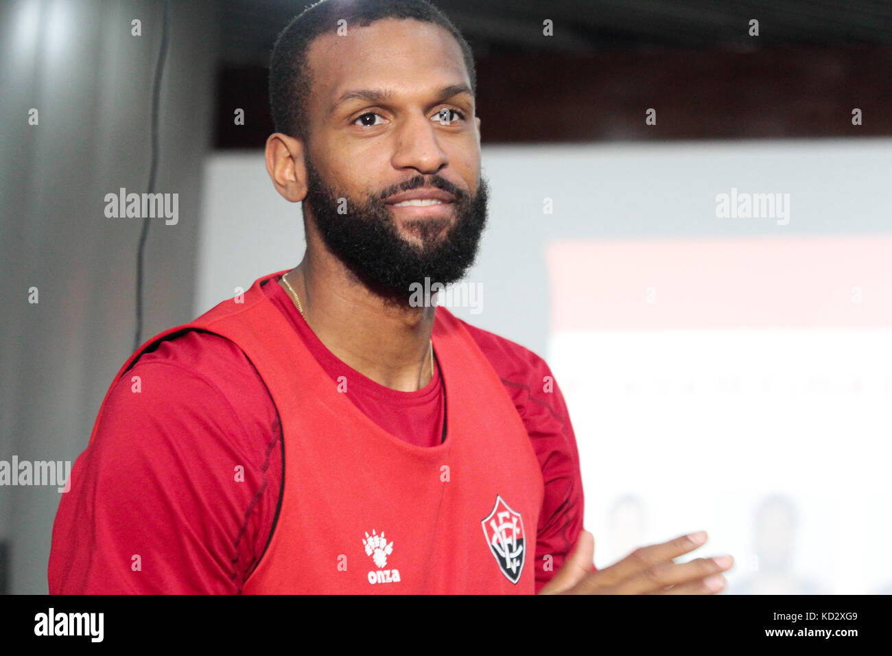 Salvador, Brasilien. Oktober 2017. Matt Shaw Pivot nordamerikanischer Teamspieler Universo/Vitória während des Kollektivs der Basketballmannschaft Universo/Vitória fand am Dienstag (10) in der Schule Universo Salvador, BA, statt. Quelle: Tiago Caldas/FotoArena/Alamy Live News Stockfoto