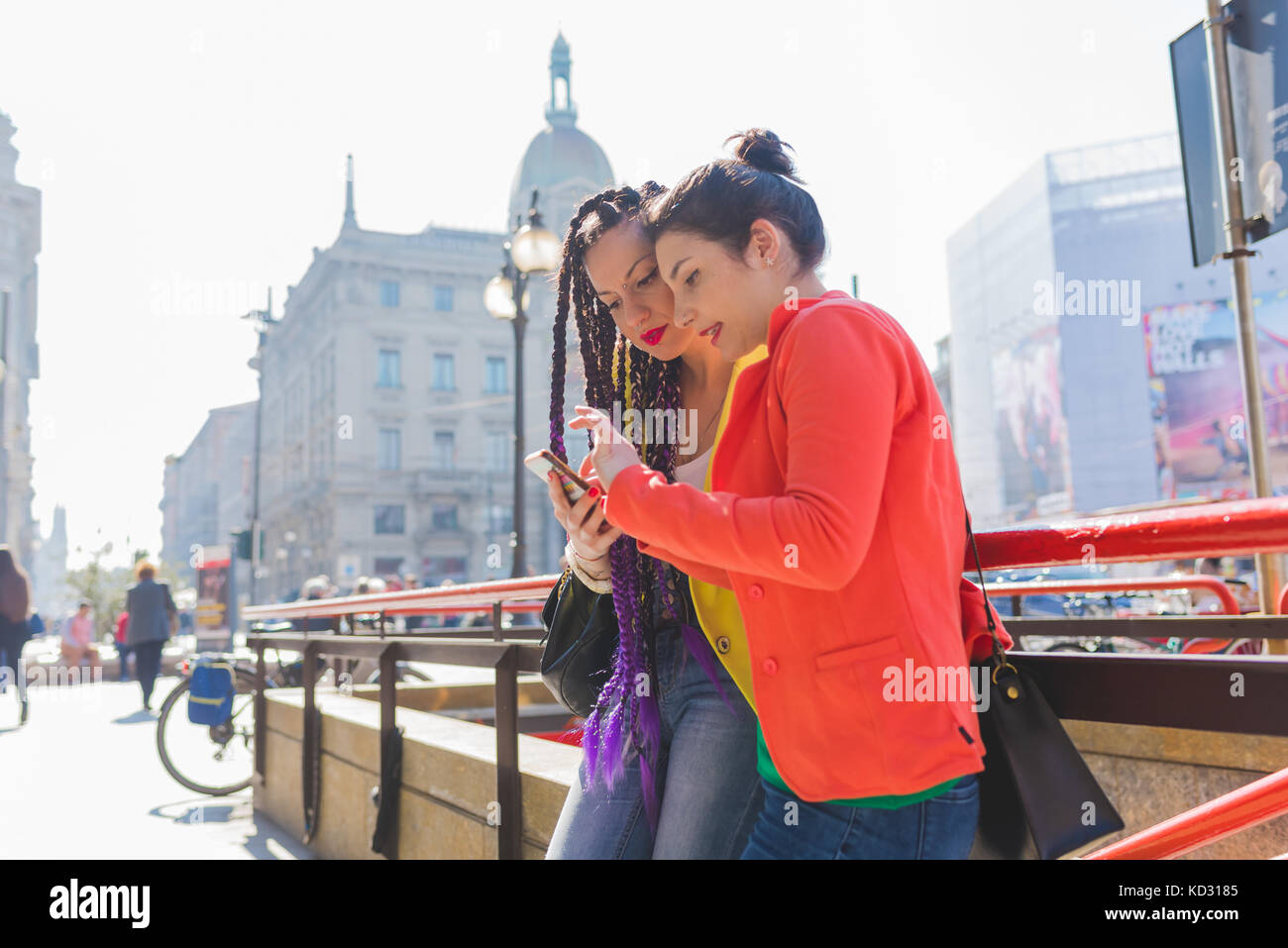 Frauen auf Städtereise, Mailand, Italien Stockfoto