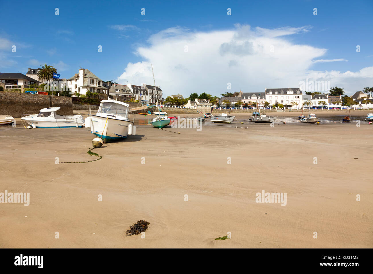 Hafen von Locquirec bei Ebbe, Cote d'Armor, Bretagne, Frankreich Stockfoto