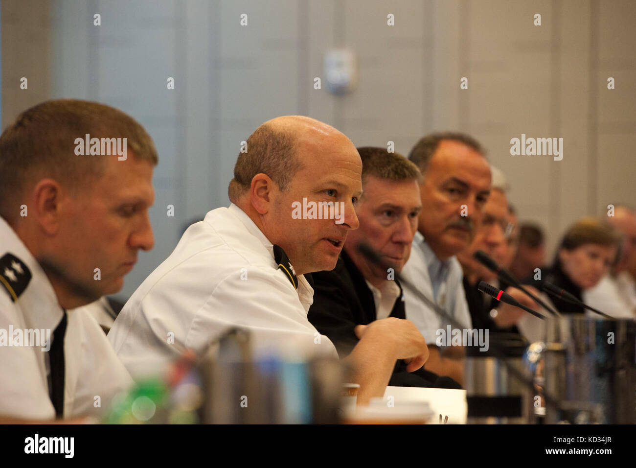 Der General der US-Armee Robert E. Livingston Jr., der Adjutant General für S.C., spricht bei der Guard Senior Leadership Conference in Greenville, S.C., 20. Juni 2013, mit hochrangigen Führern der Nationalgarde und der Adjutant Generäle. (USA Air National Guard Foto Von Staff Sgt. Jorge Intriago/Freigegeben) Stockfoto