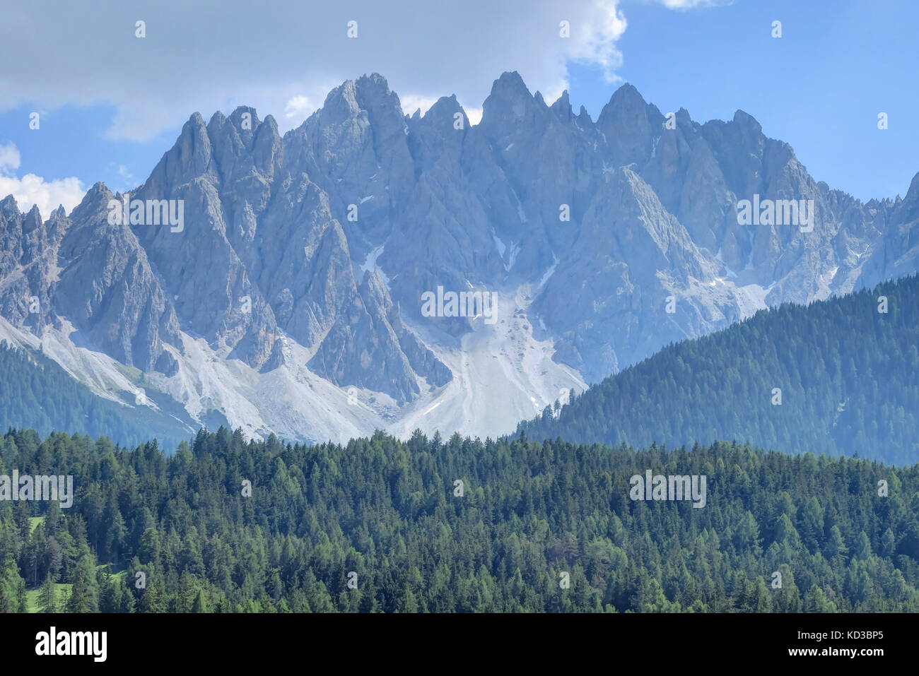 Ein sonniger Tag der wunderschöne Sextner Dolomiten der italienischen Alpen Südtirols Stockfoto