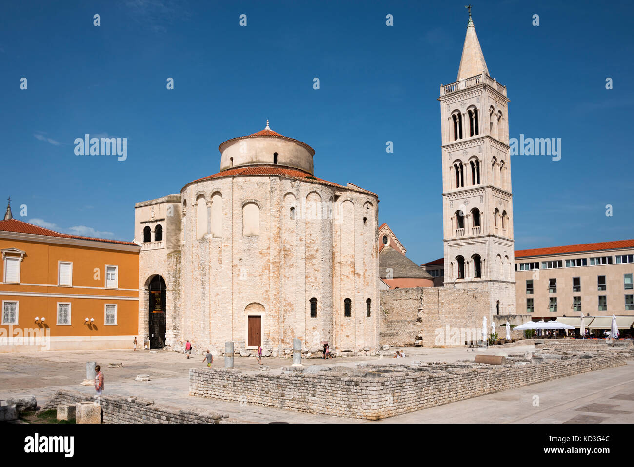 Forum Romanum, Sveti Donat Kirche, Glockenturm von Dom Sveti stosija, Zadar, Kroatien Stockfoto