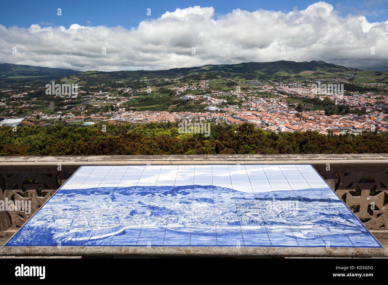 Blick vom Monte Brasil zu Angra do Heroismo, Insel Terceira, Azoren, Portugal Stockfoto