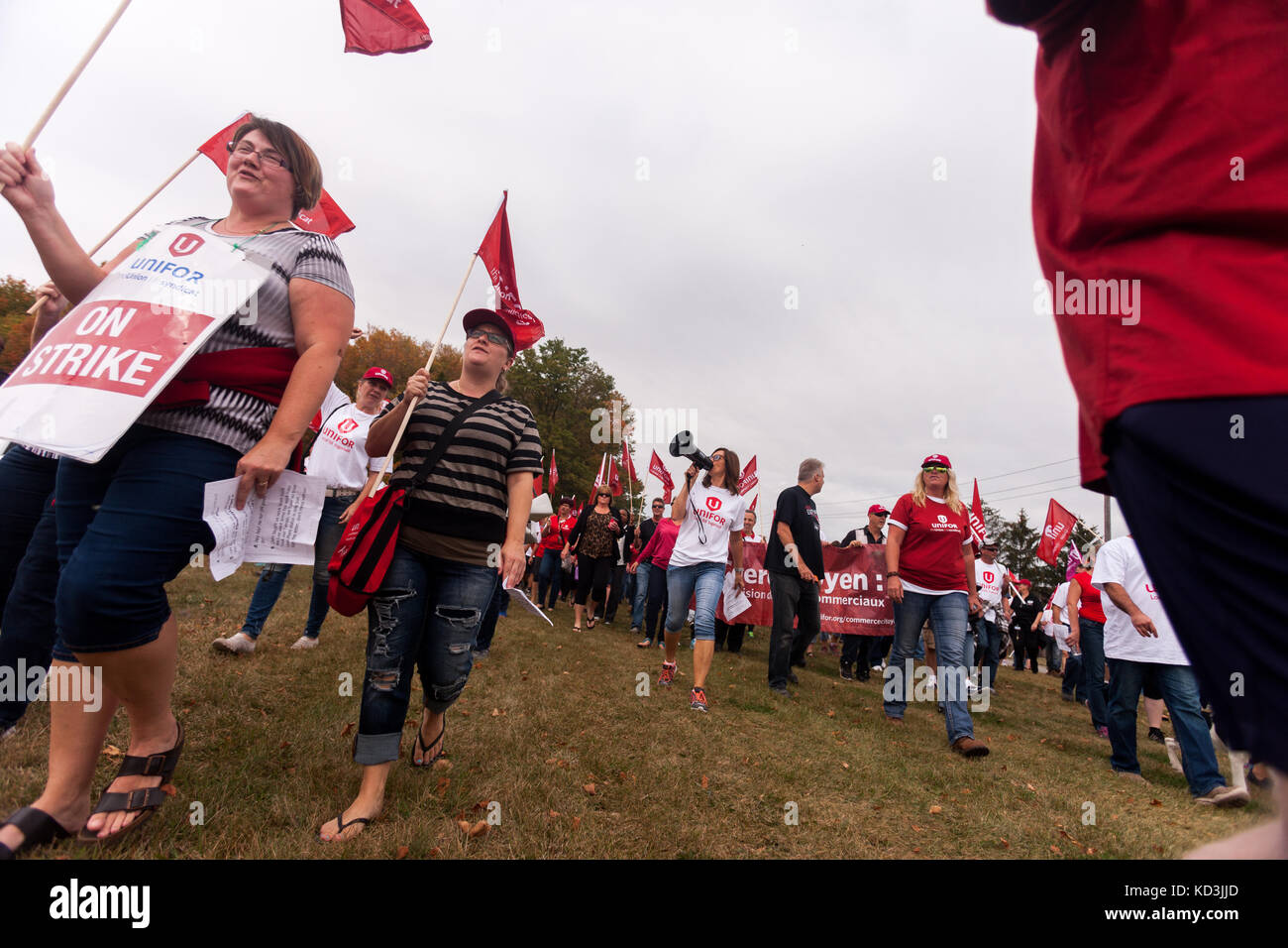 Unifor Lokale 88-Mitglieder, ihre Familien und Mitglieder anderer Gewerkschaften beteiligen sich in einer solidarität Rallye in Ingersoll, Okt, 6, 2017. Die Arbeiter h Stockfoto