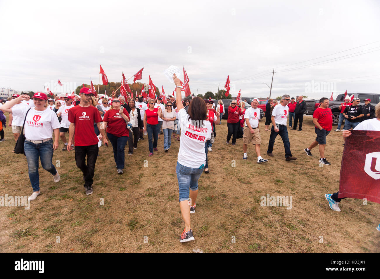 Unifor Lokale 88-Mitglieder, ihre Familien und Mitglieder anderer Gewerkschaften beteiligen sich in einer solidarität Rallye in Ingersoll, Okt, 6, 2017. Die Arbeiter h Stockfoto