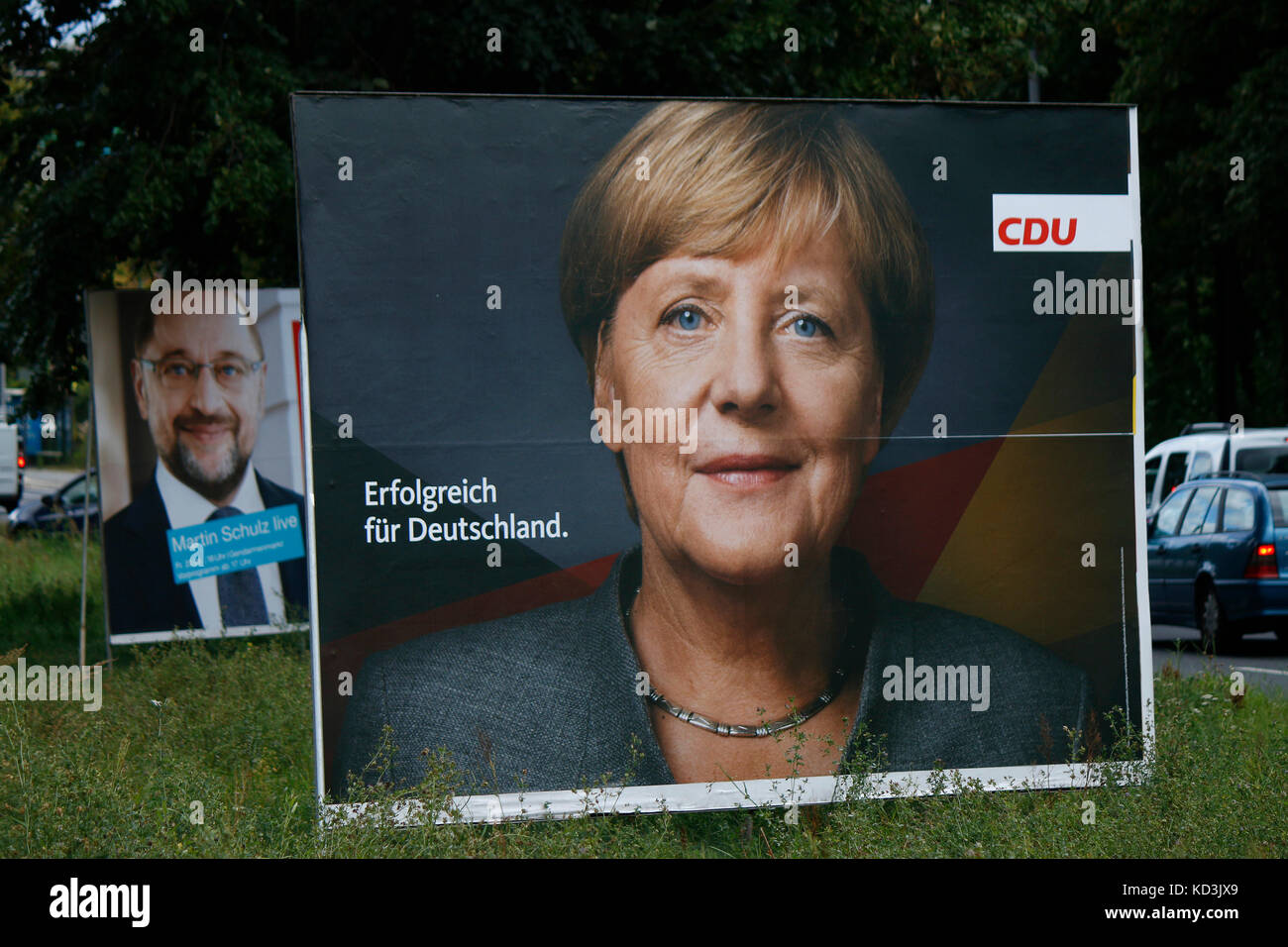 Wahlkampfplakete, sterben bkin Merkel und stand Herausforderer, Martin Schulz, zeigen, 15. September 2017, Berlin. Stockfoto