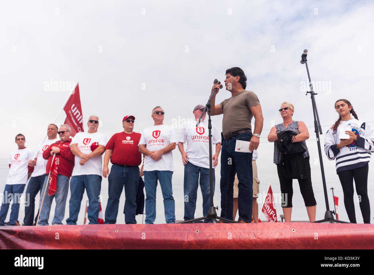 Unifor Präsident Jerry Dias spricht mit union Mitglieder, ihre Familien und andere an einem Solidarität Rallye in Ingersoll, Okt, 6, 2017. Arbeiter an der Stockfoto