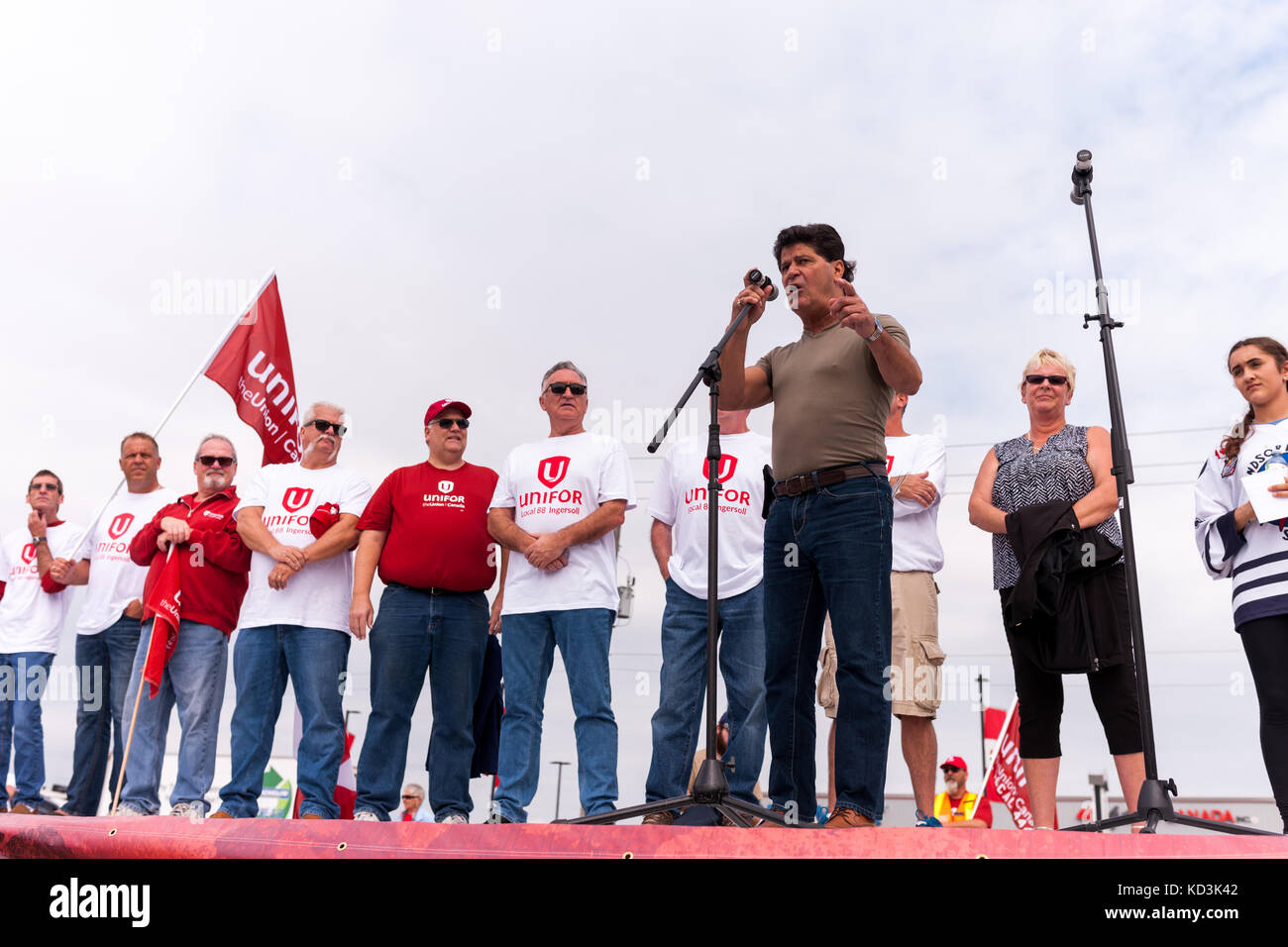 Unifor Präsident Jerry Dias spricht mit union Mitglieder, ihre Familien und andere an einem Solidarität Rallye in Ingersoll, Okt, 6, 2017. Arbeiter an der Stockfoto