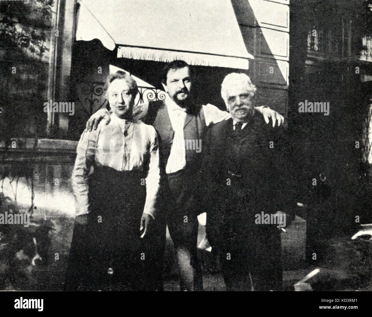 DEBUSSY, Claude - mit seinen Eltern im Jahr 1909 der französische Komponist (1862-1918) Stockfoto