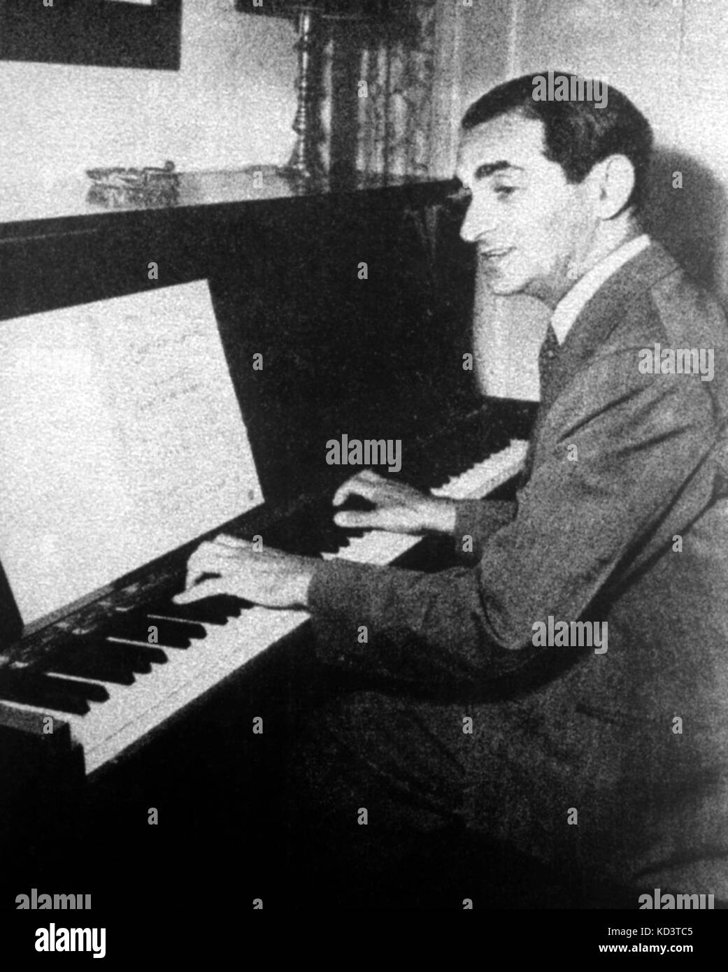 Irving Berlin - Porträt des Amerikanischen Komponisten am Klavier 11 Mai 1888 - 22. November 1989. Stockfoto