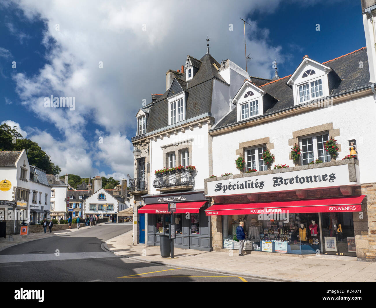 PONT AVEN Bretagne Frankreich Bretagne beliebten Reiseziel Pont-Aven Village Shopping Center im Finistère Bretagne Frankreich Stockfoto