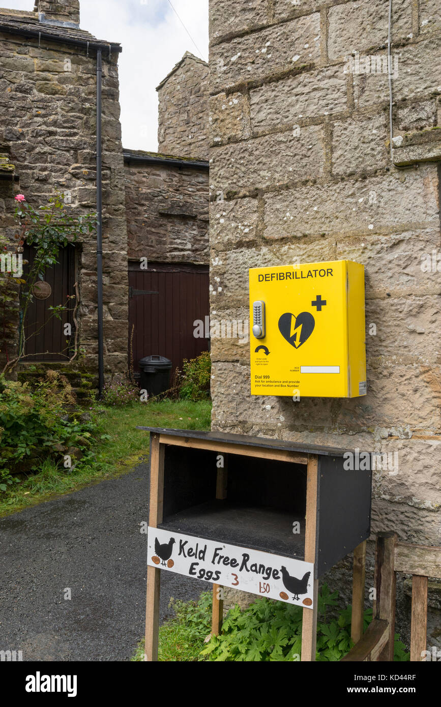 Defibrillator in dem abgelegenen Dorf von keld in den Yorkshire Dales, England. Stockfoto