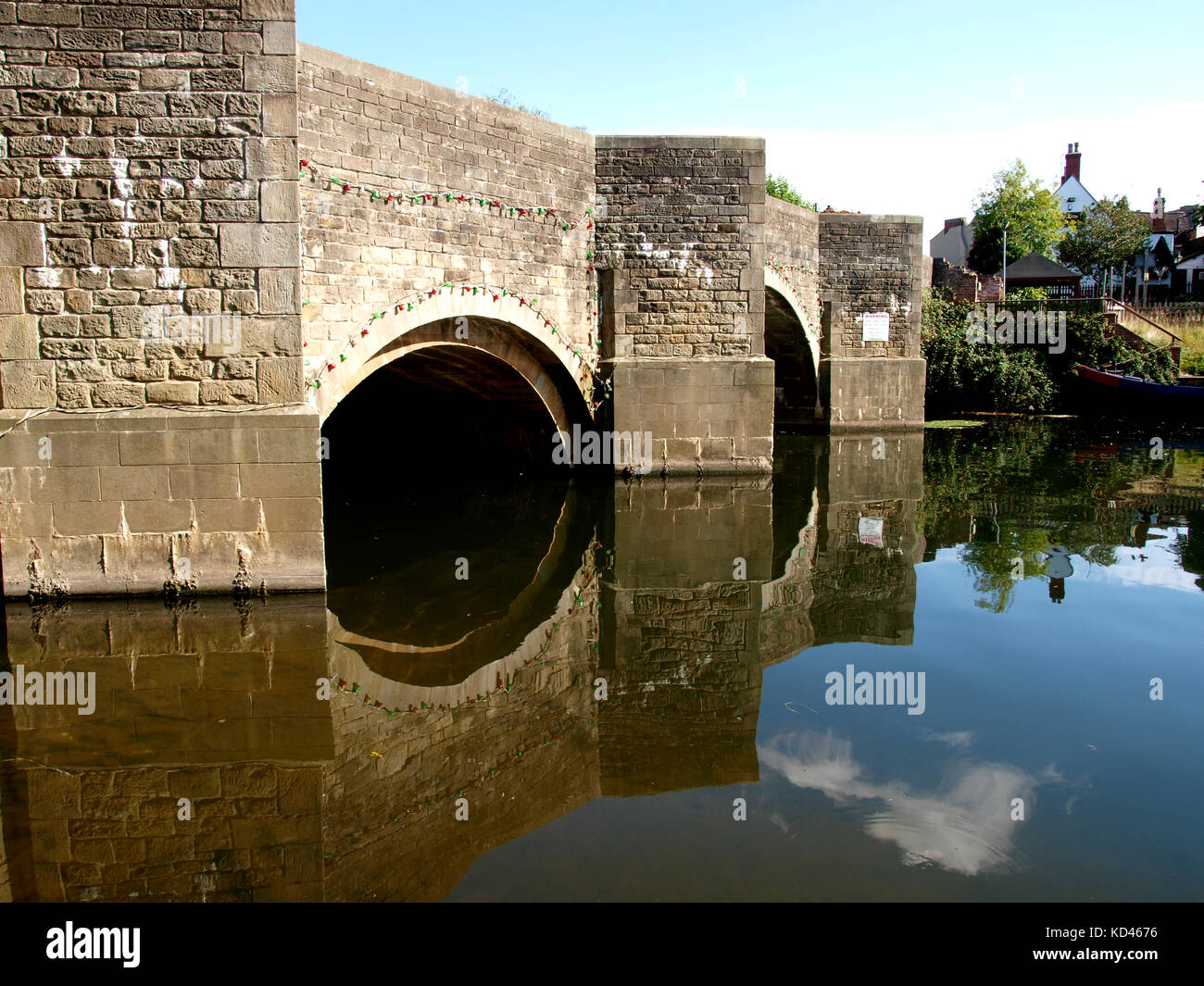 King John's Bridge, Tewkesbury, ist ein denkmalgeschütztes Gebäude, wo die a38 den Fluss Avon, Gloucestershire, uk Kreuze Stockfoto