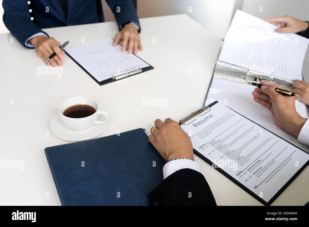 Unternehmen unterzeichnen Vertrag für einen Job oder Vereinbarung Stockfoto