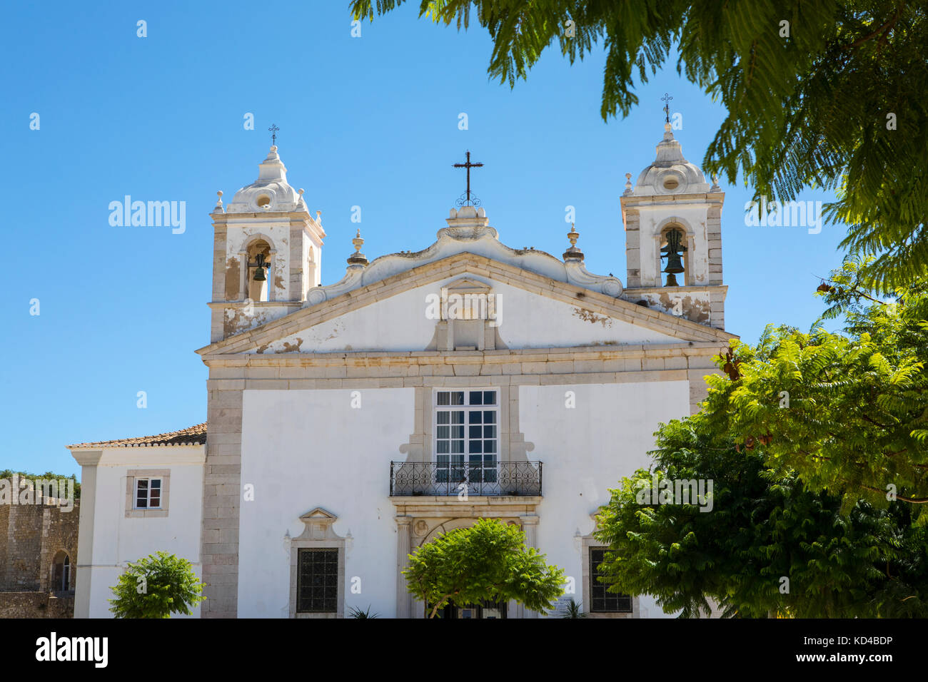 Das Äußere des Igreja de Santa Maria oder die Kirche von Santa Maria, in der historischen Altstadt von Lagos in Portugal. Stockfoto