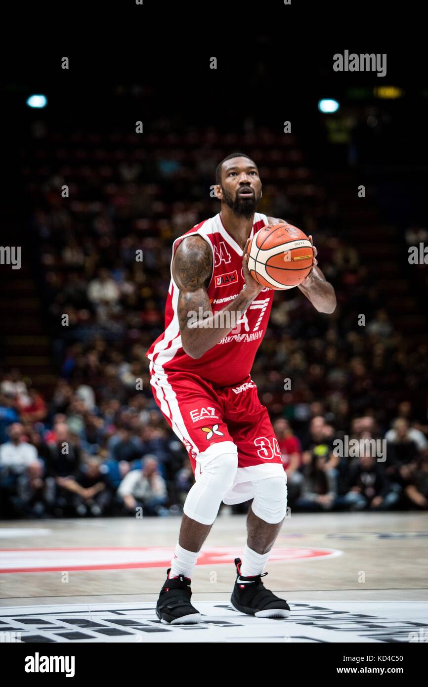 Assago, Italien. 08 Okt, 2017. Milano, Italien - 8. Oktober 2017 Cory Jefferson (#34 ea 7 Emporio Armani Mailand) während eines Spiels der italienischen Basketball League legabasket ein zwischen ea 7 Emporio Armani Mailand vs openjobmetis Varese an Mediolanum Forum. Credit: Roberto finizio / Pacific Press/alamy leben Nachrichten Stockfoto