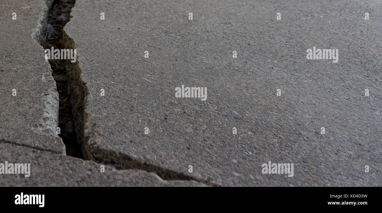 Risse im Zement Stockfoto