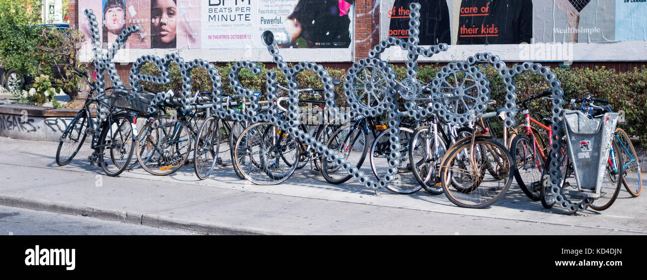 Fahrradträger wie Fahrrad Kette Rechtschreibung Kensington in Kensington Market in der Innenstadt von Toronto Ontario Kanada geformt Stockfoto