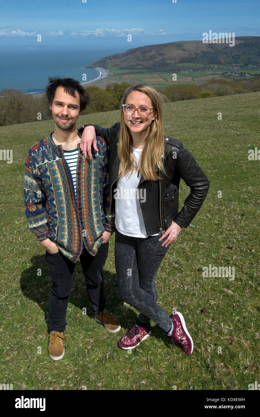 Queller Festival. Veranstalter Flora Blathwayt und Josh Beauchamp auf dem Festivalgelände in Porlock Hill, Somerset, UK. Stockfoto