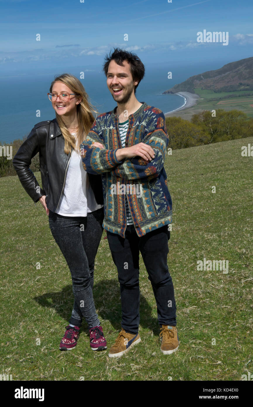 Queller Festival. Veranstalter Flora Blathwayt und Josh Beauchamp auf dem Festivalgelände in Porlock Hill, Somerset, UK. Stockfoto