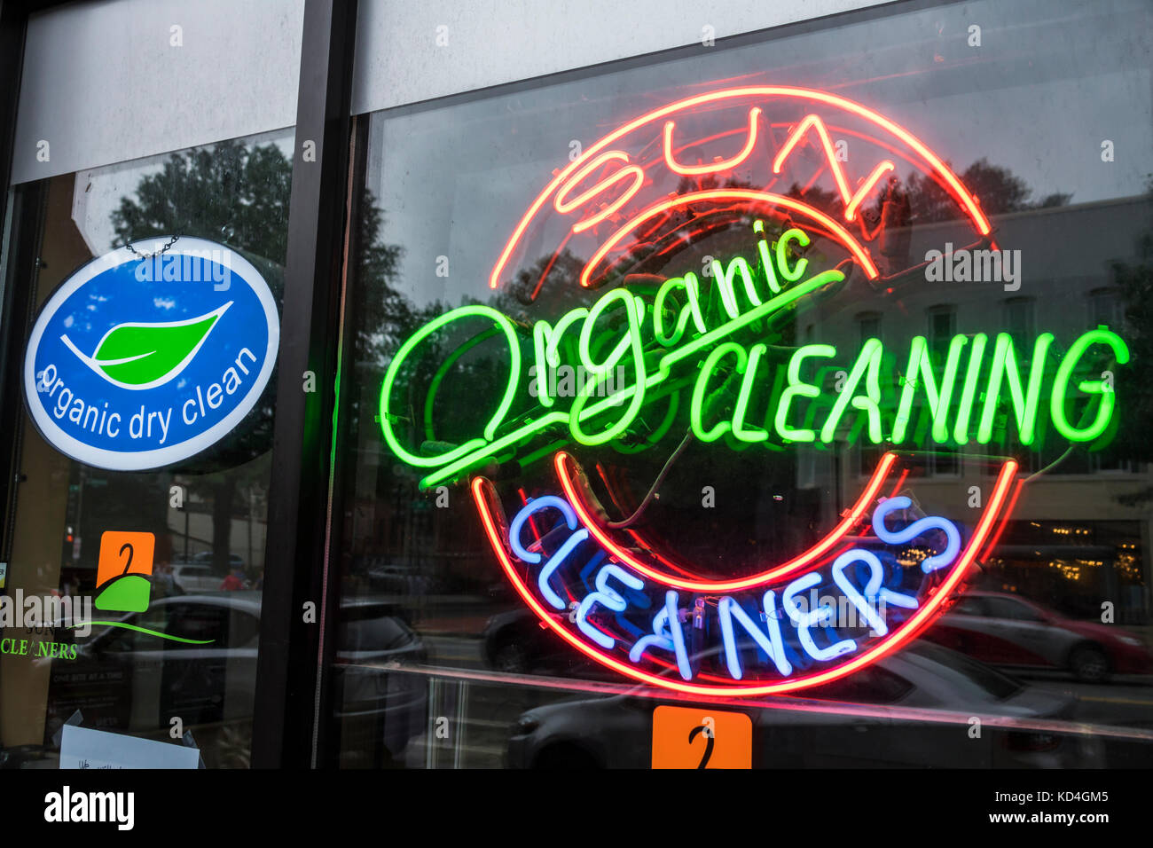 Washington DC, District of Columbia, Logan Circle, Nachbarschaft, Sonnenreiniger, organische Reinigungsprodukten, Neonschild, Schaufenster, Besucher reisen auf Reisen Stockfoto