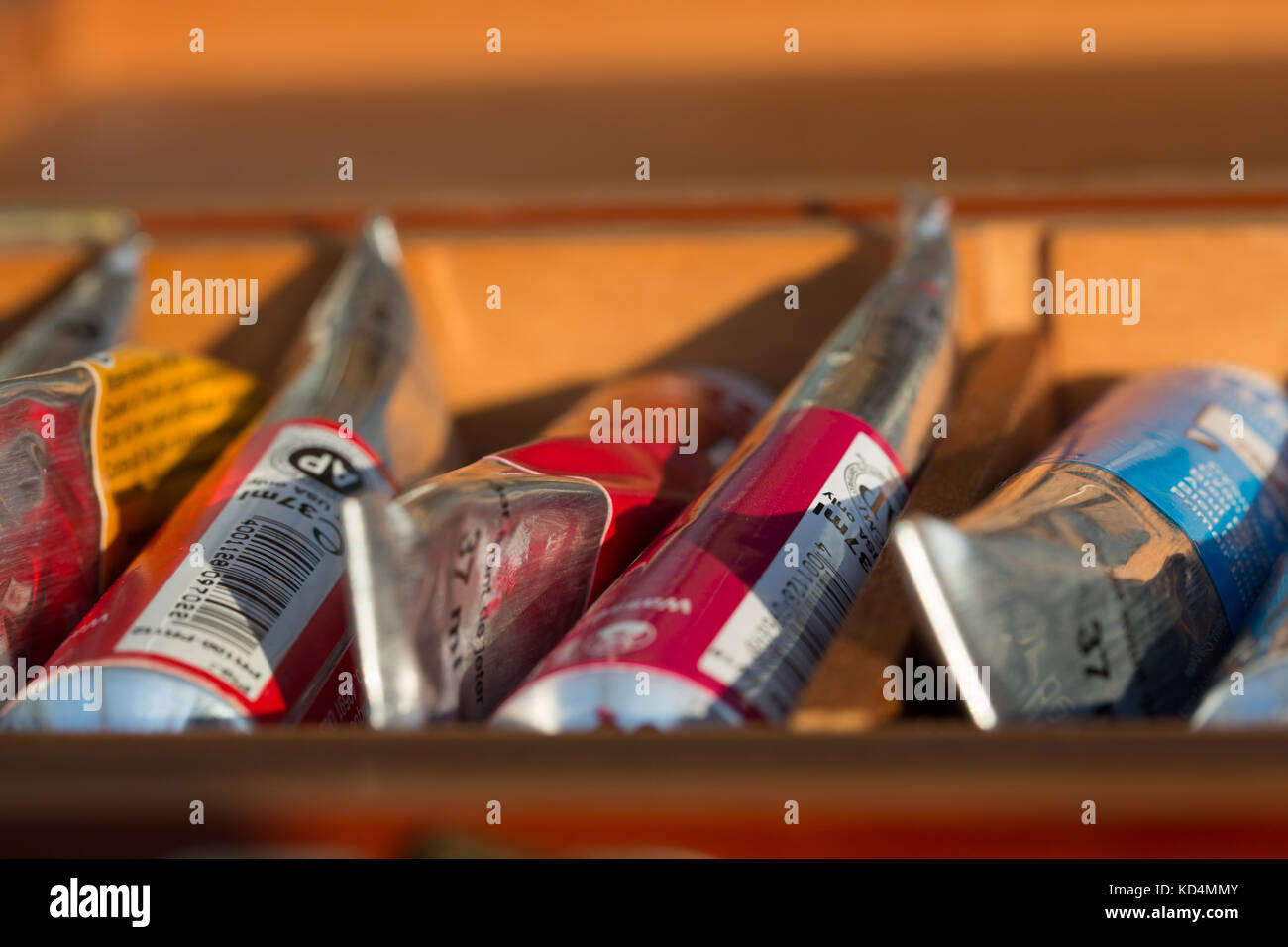 In der Nähe von Öl Farbe Rohre Stockfoto