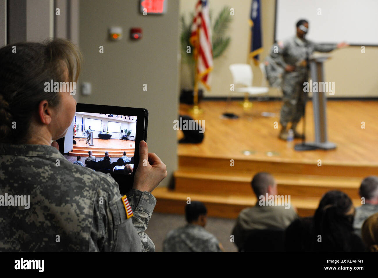 Das South Carolina National Guard gefeiert Black History Month an mcentire joint National Guard, der eastover, s.c., Feb. 27, 2014 wurde die Veranstaltung von der gemeinsamen Diversity Council ausführen, s.c. National Guard, mit Präsentationen der horrill Hill elementare Chor, Jugend Herausforderung Akademie und Gastredner U.S. Army Lt.Col. evet h. Jefferson, Mobilisierung Bereitschaft Division Chief für die scarng. (Us Air National Guard Foto von Tech. Sgt. Jorge intriago/freigegeben) Stockfoto