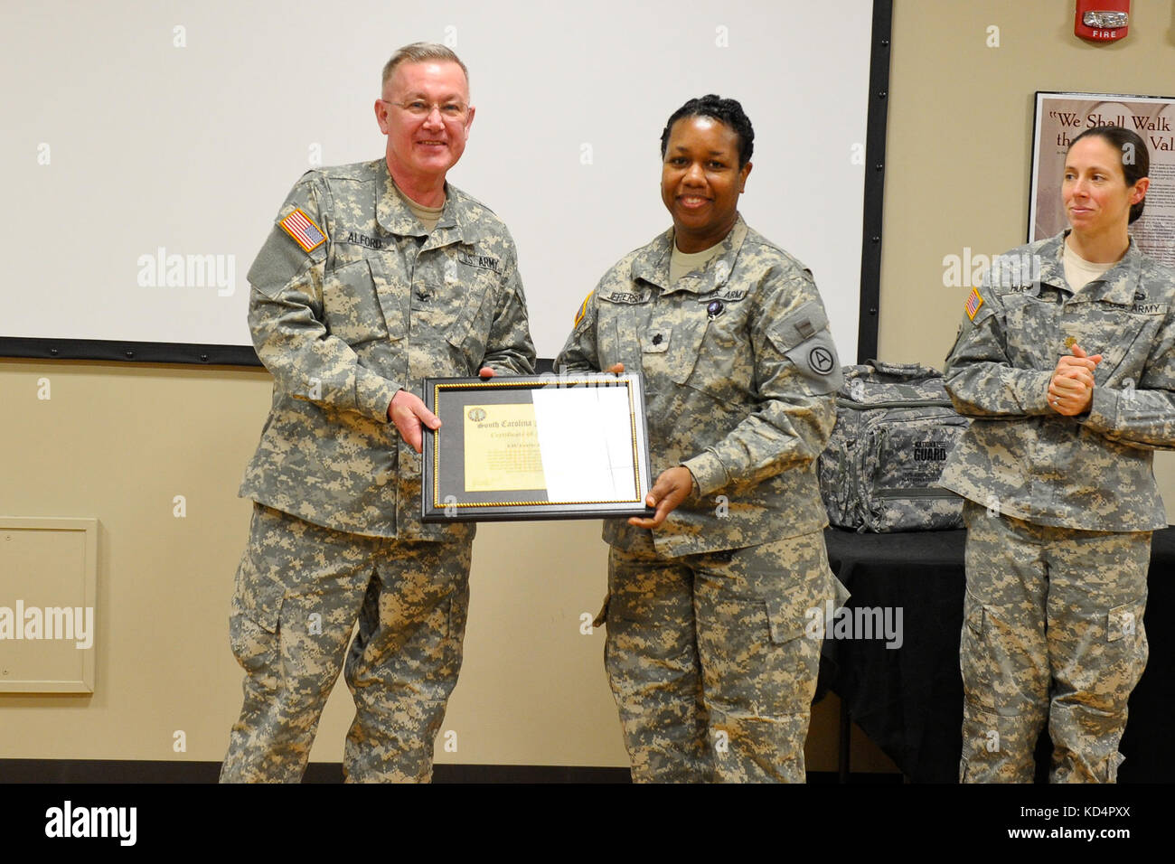 Das South Carolina National Guard gefeiert Black History Month an mcentire joint National Guard, der eastover, s.c., Feb. 27, 2014 wurde die Veranstaltung von der gemeinsamen Diversity Council ausführen, s.c. National Guard, mit Präsentationen der horrill Hill elementare Chor, Jugend Herausforderung Akademie und Gastredner U.S. Army Lt.Col. evet h. Jefferson, Mobilisierung Bereitschaft Division Chief für die scarng. (Us Air National Guard Foto von Tech. Sgt. Jorge intriago/freigegeben) Stockfoto